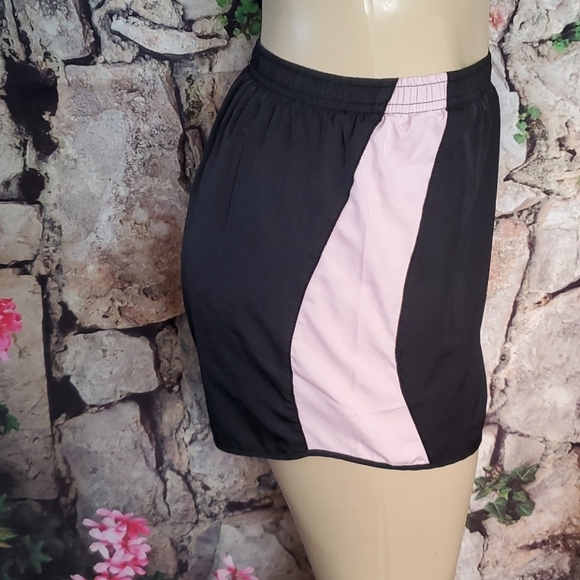 New Balance Running Shorts Black with pink Sz M - Picture 2 of 6